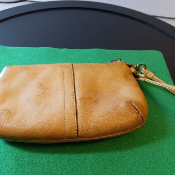 Coach light tan wristlet - Picture 5 of 10